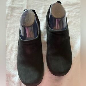 Dansko Black Leather Vibram Sz. 39‎ (8-8.5) Clogs